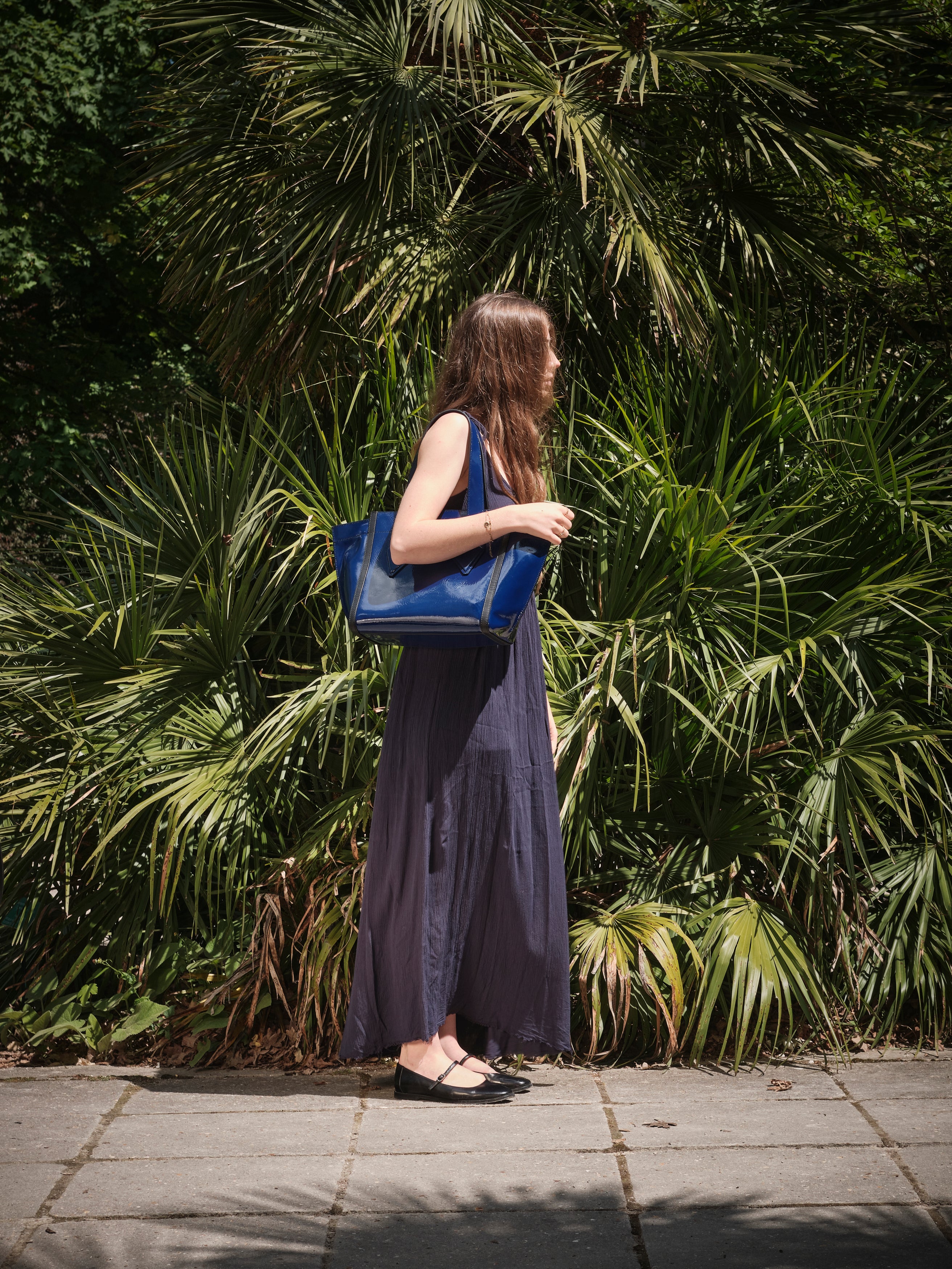 Christine Phung Cabas M sac cuir bleu électrique