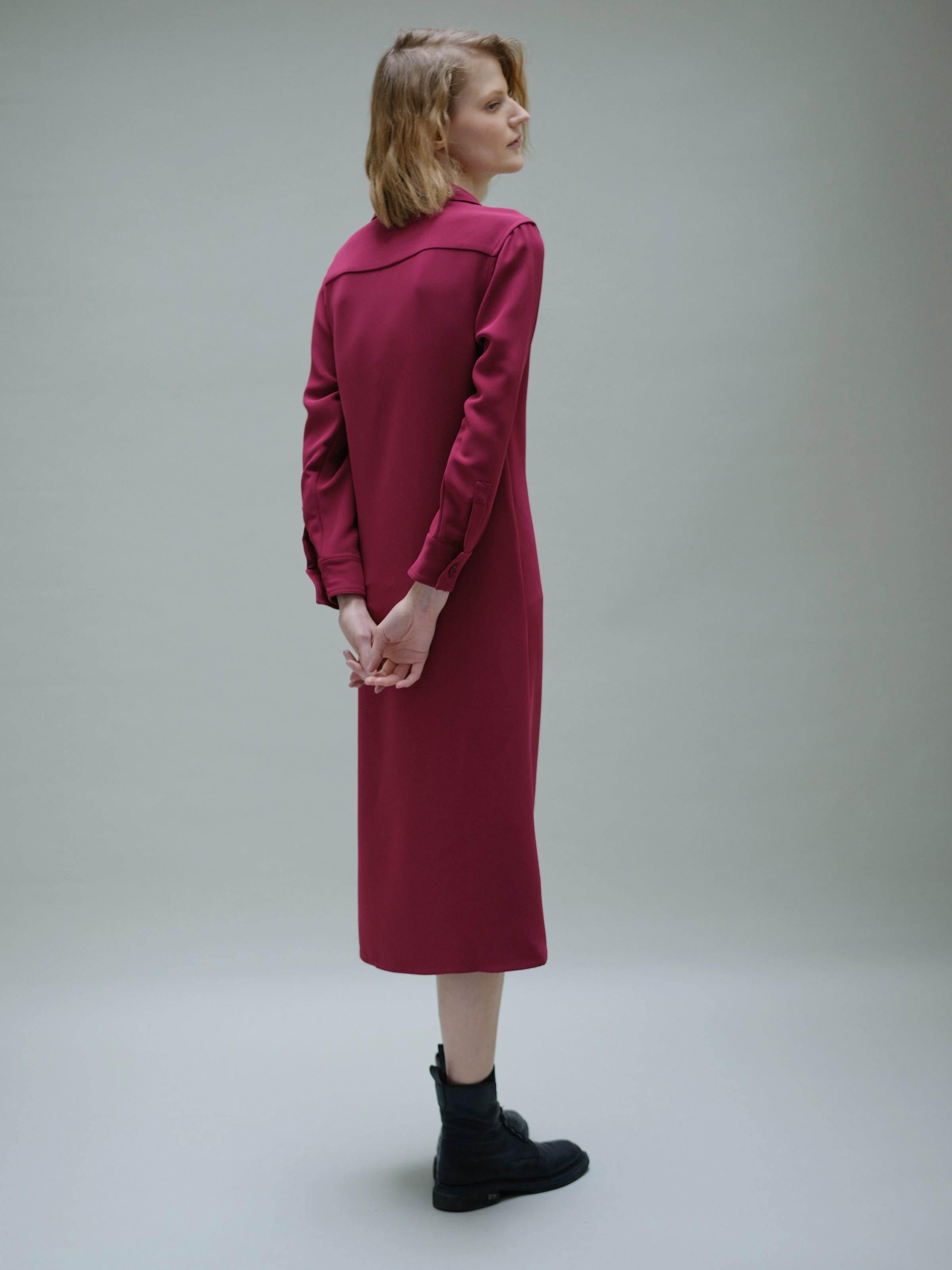 Christine Phung Epsi robe-chemise longue betterave ceinturée