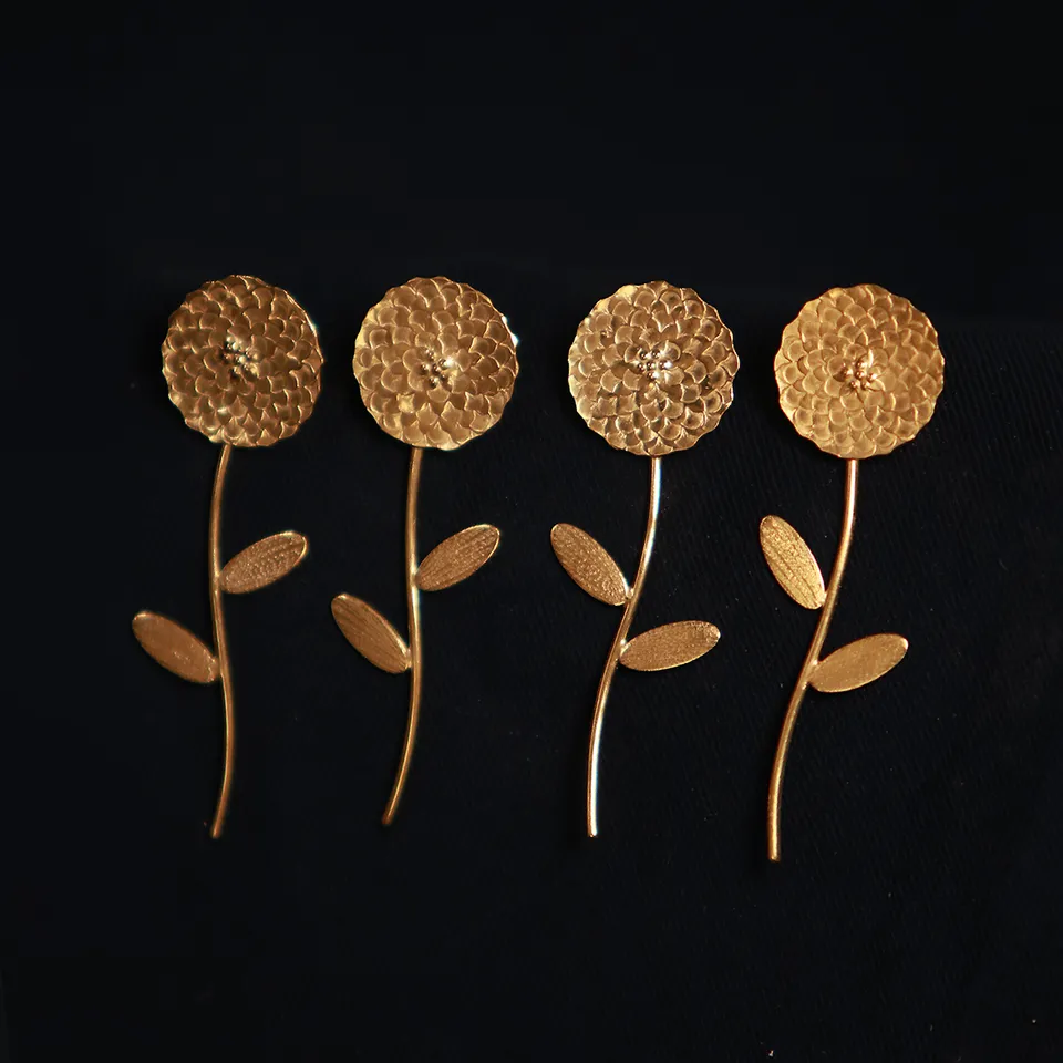 Kim Jude Dahlia pin's broche fleur fantaisie légère