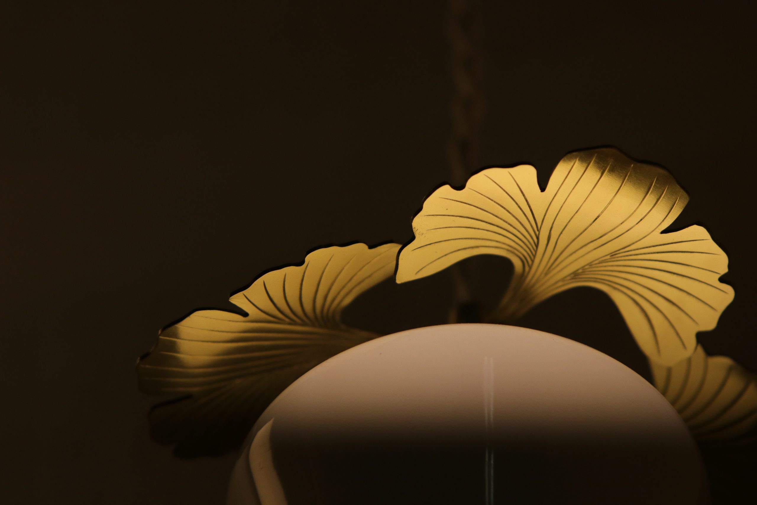 KIM JUDE Botanica Biloba suspension laiton LED