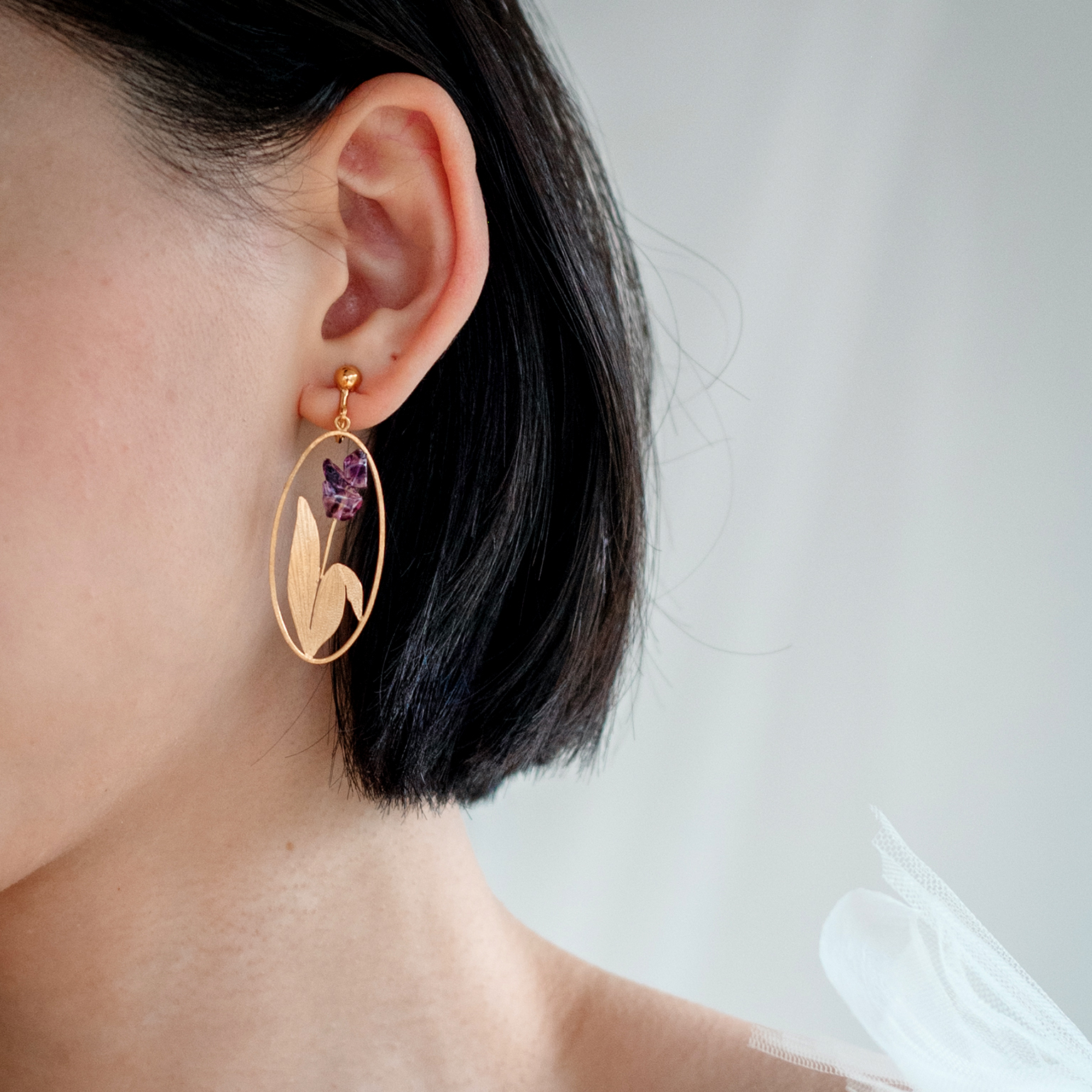 KIM JUDE Iris boucles d'oreilles légères