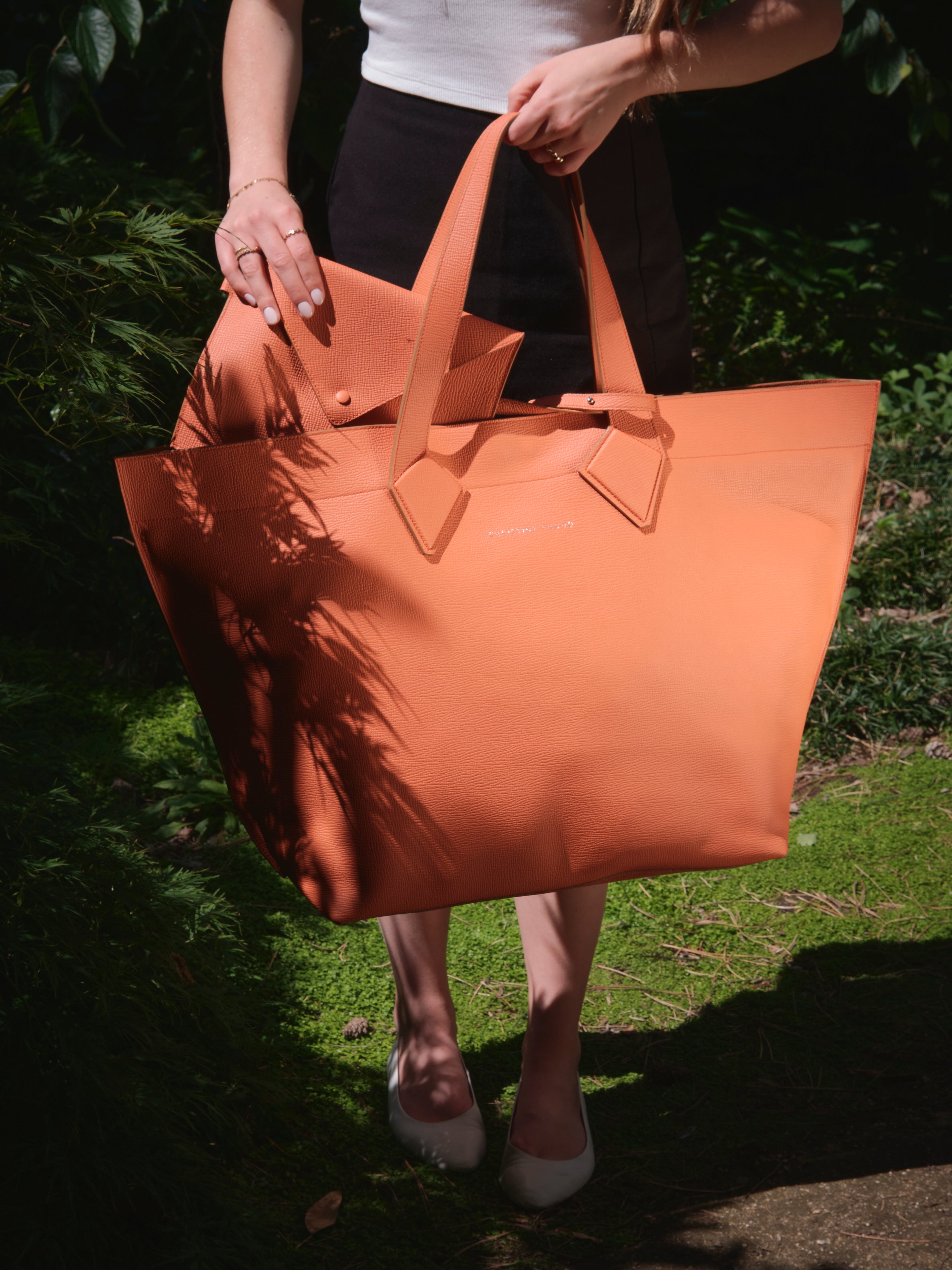 Christine Phung cabas XL sac cuir orange veau