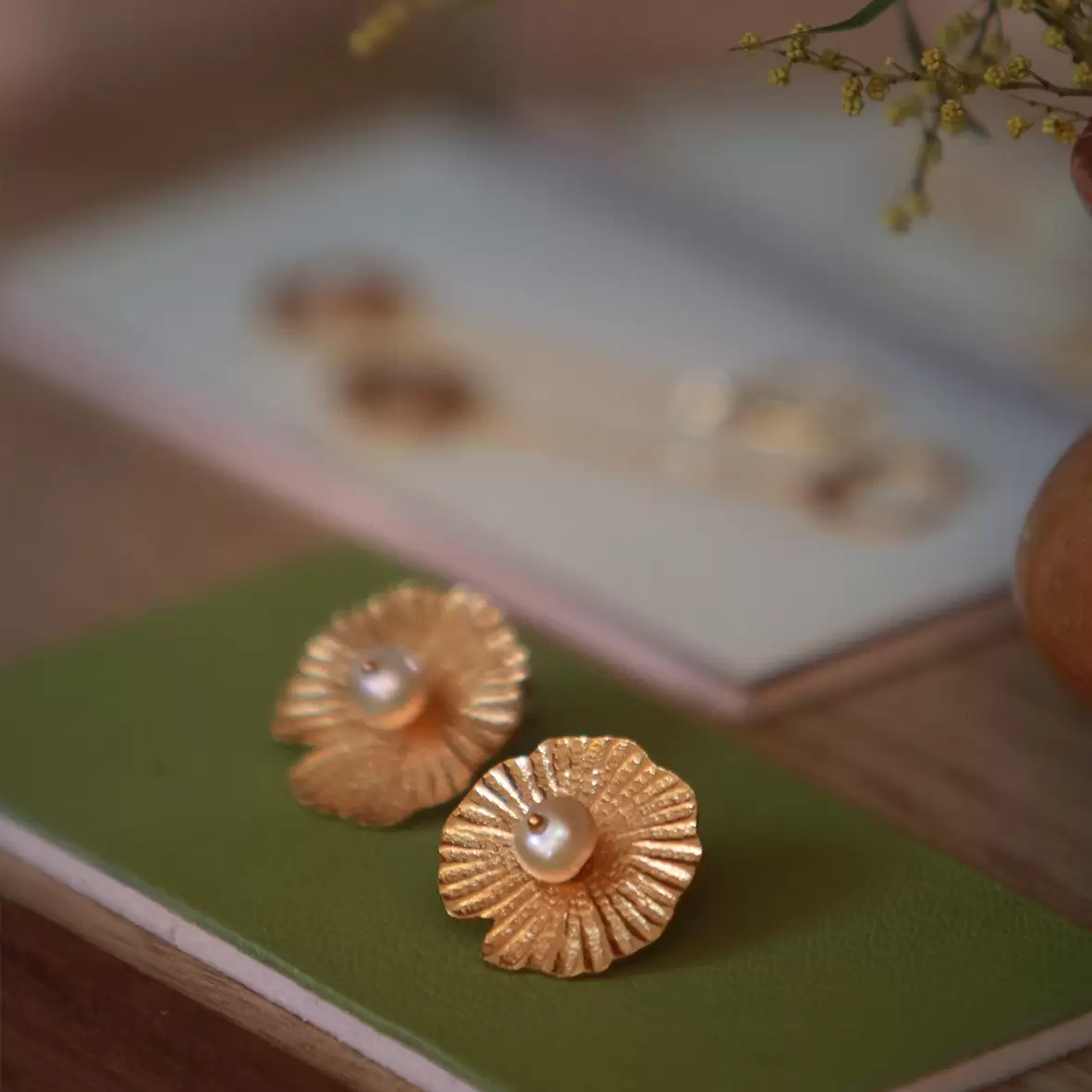 KIM JUDE Petites Nymphéas boucles d'oreilles perles