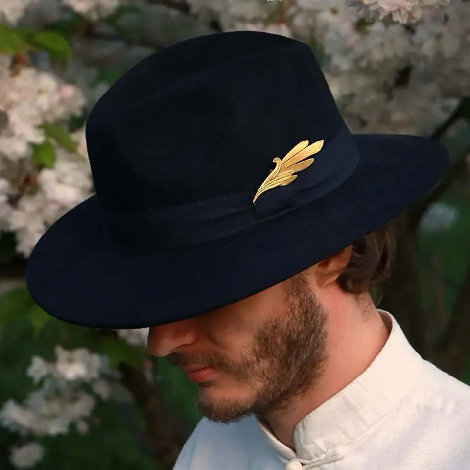 Kim Jude Broche à chapeau légère