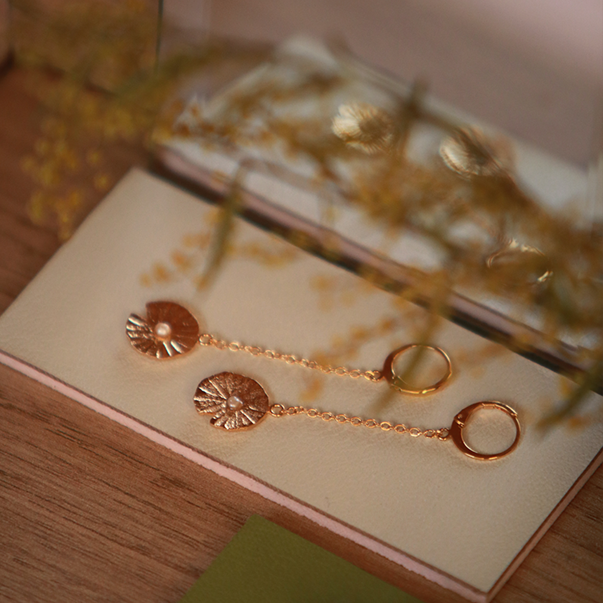 Kim Jude Mini Nymphéas boucles d'oreilles perles