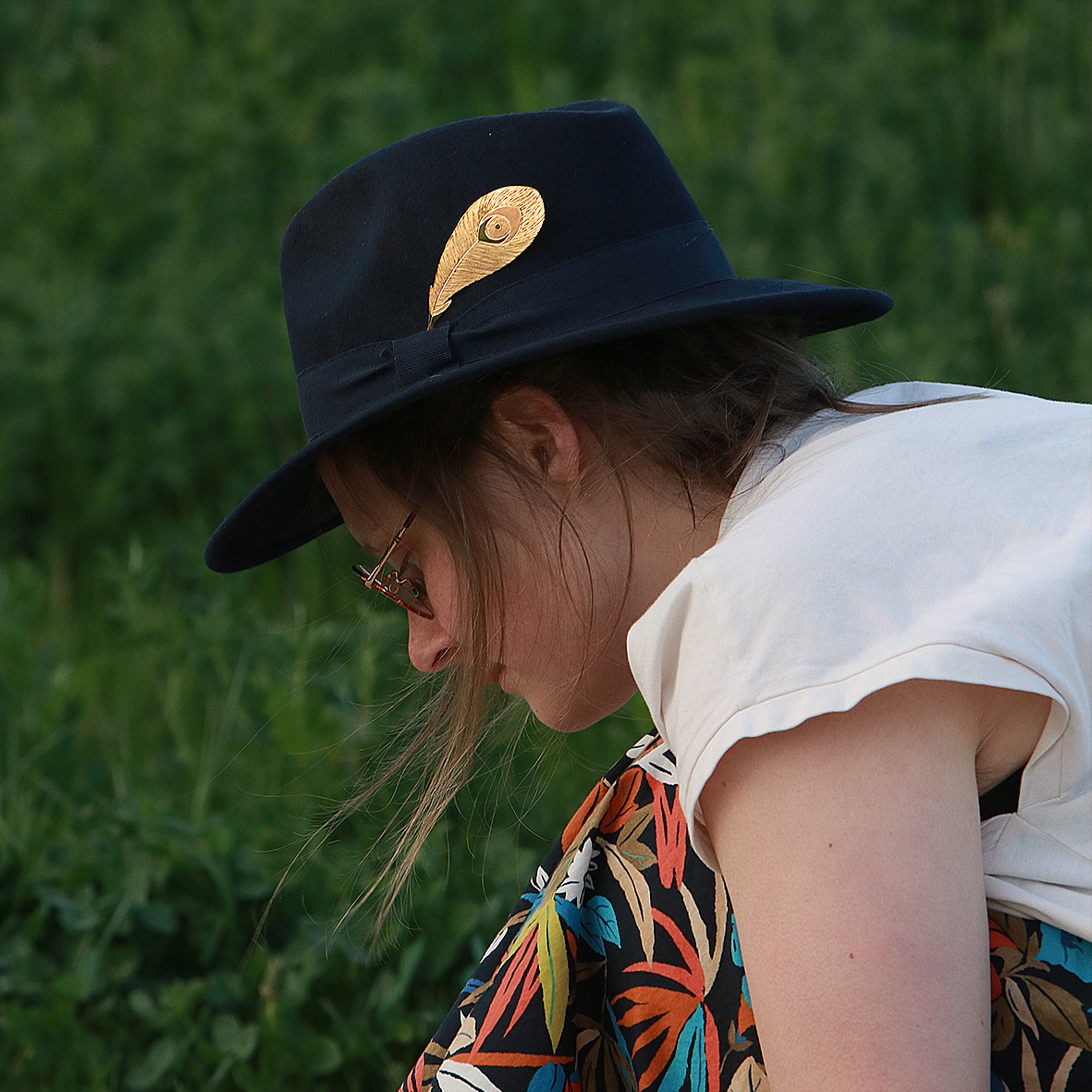 Kim Jude Broche à chapeau légère