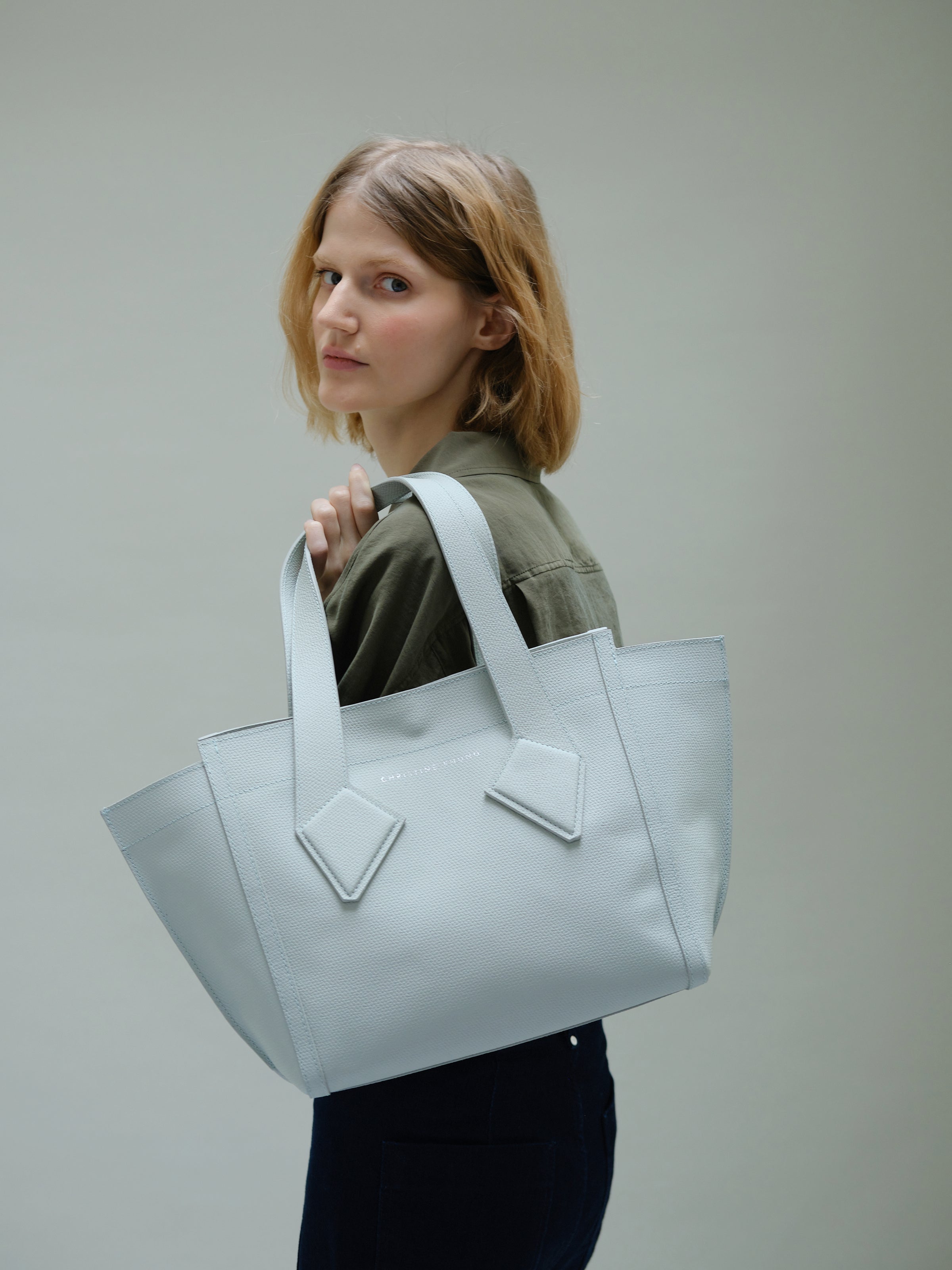 Christine Phung Cabas M sac cuir sauge upcyclé