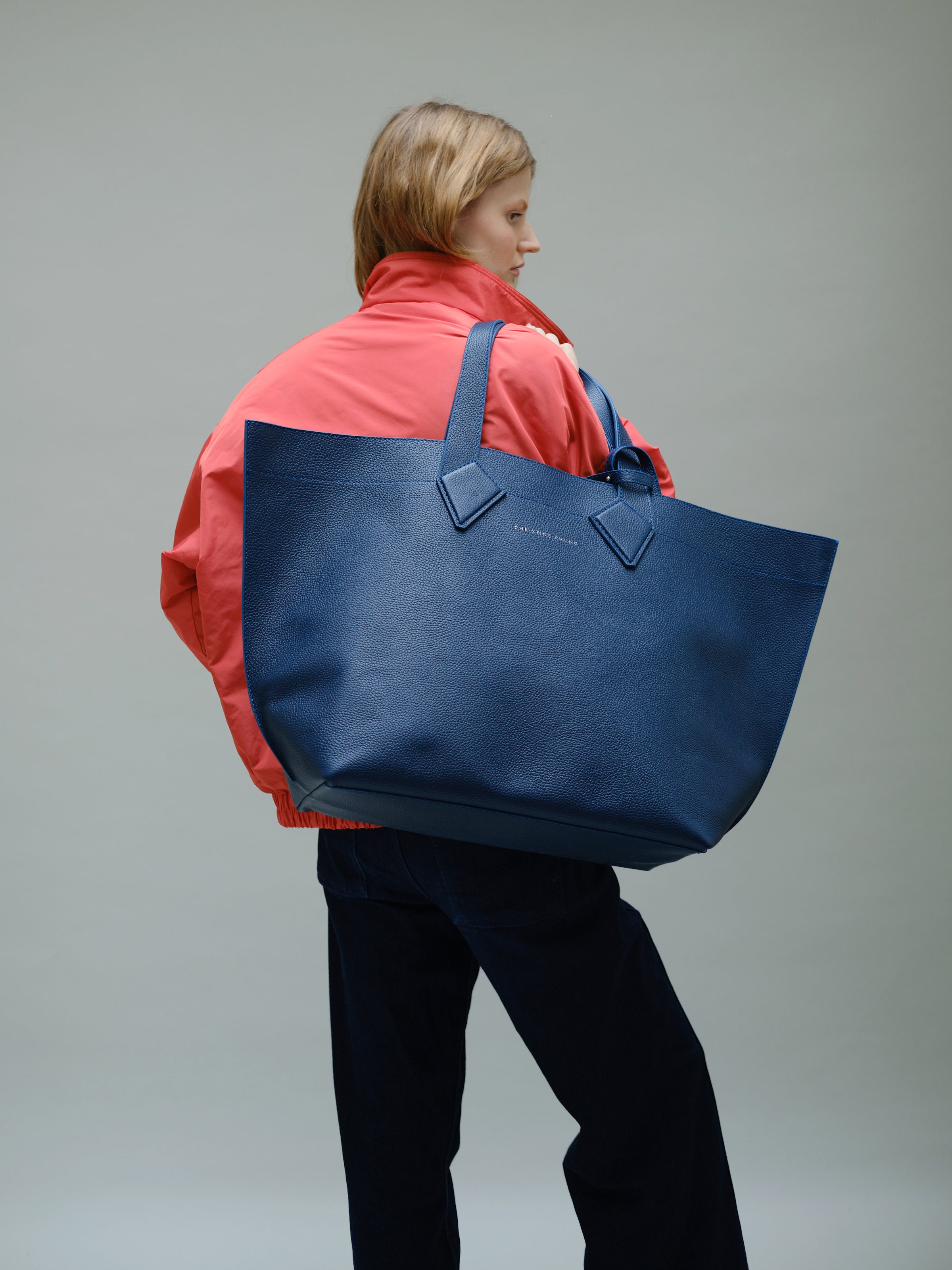 Christine Phung cabas XL sac cuir marine upcyclé