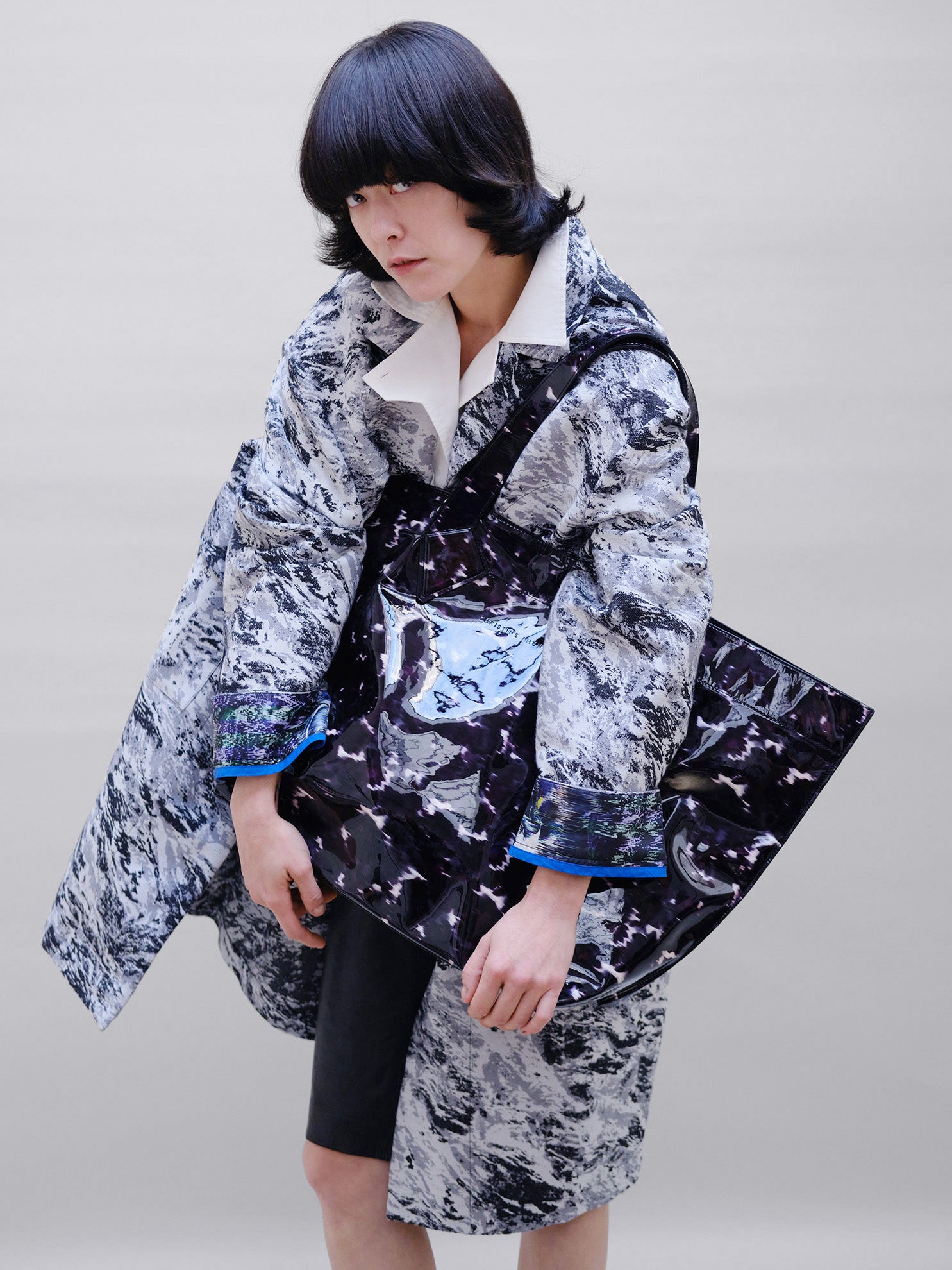 Christine Phung Cabas XL Myrtille sac cuir verni bleu