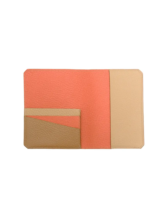 Christine Phung porte-passeport cuir orange upcyclé
