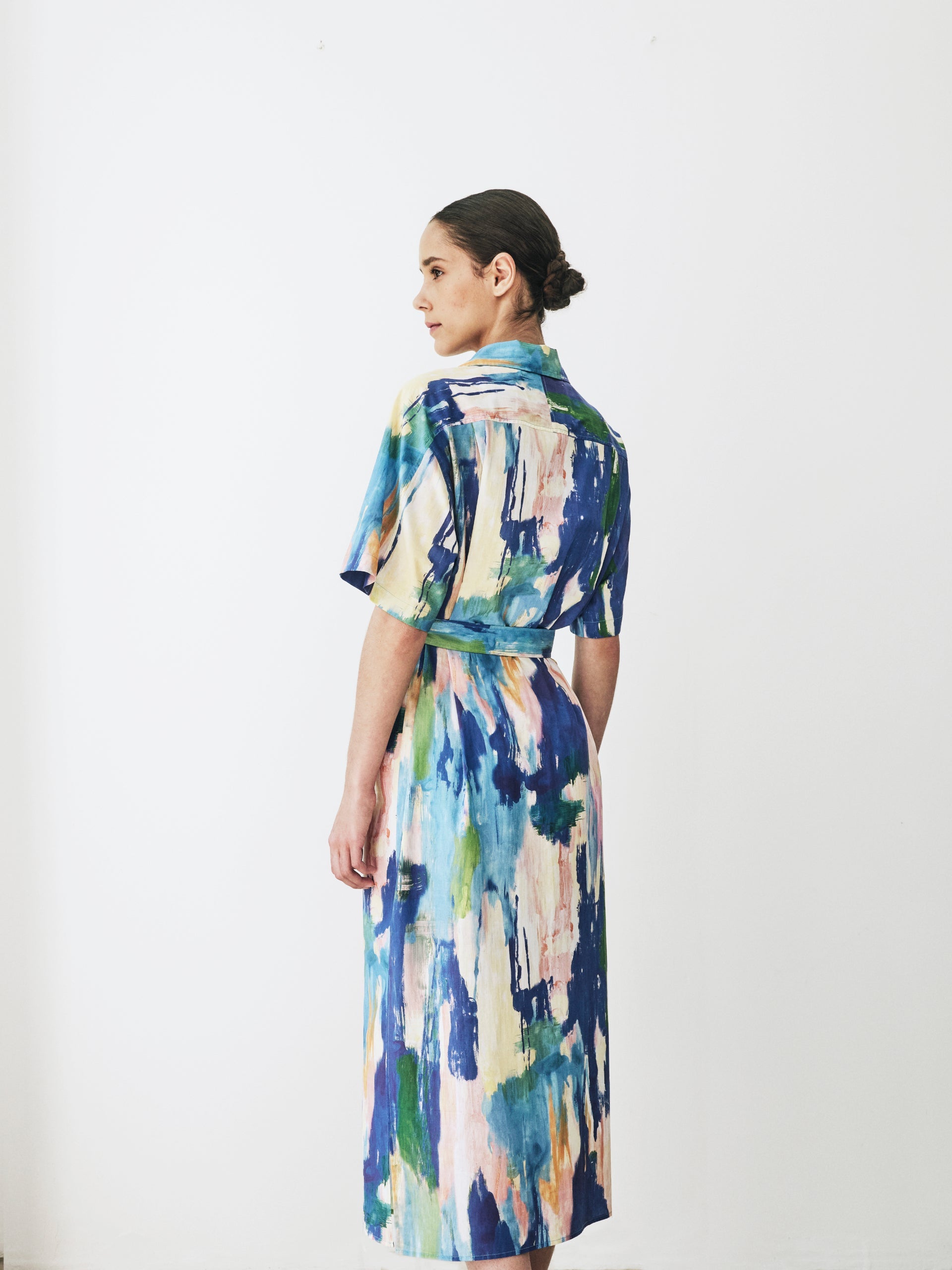 Christine Phung Delta robe-chemise bleue coton bio