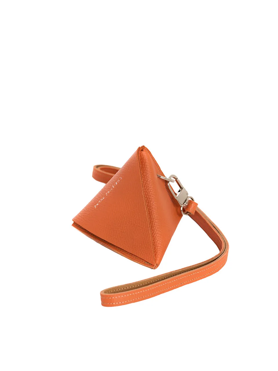 Christine Phung Berlingot pouch cuir orange triangle upcyclé
