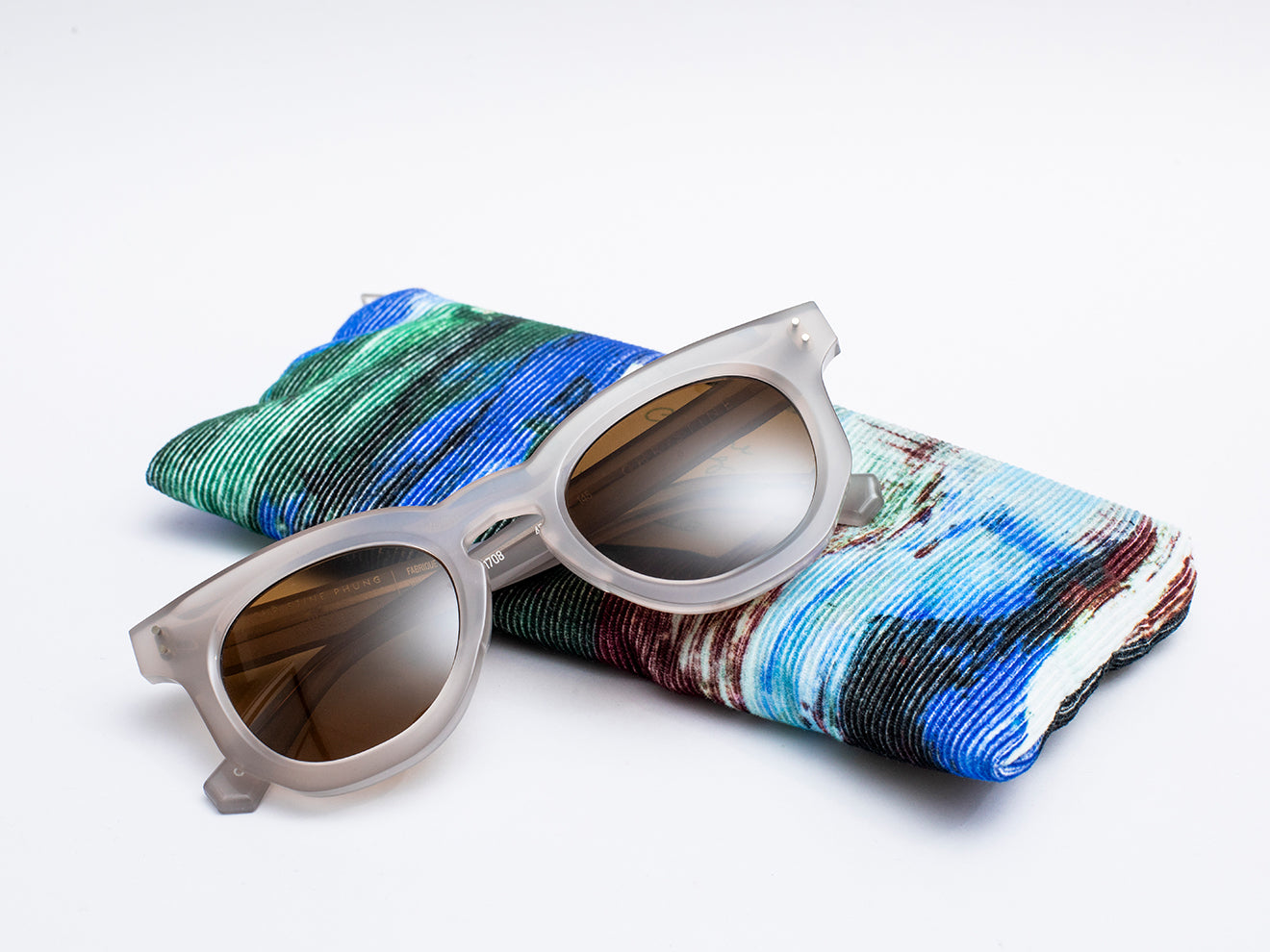 Christine Phung x Maison Lassalle étui lunettes velours imprimé