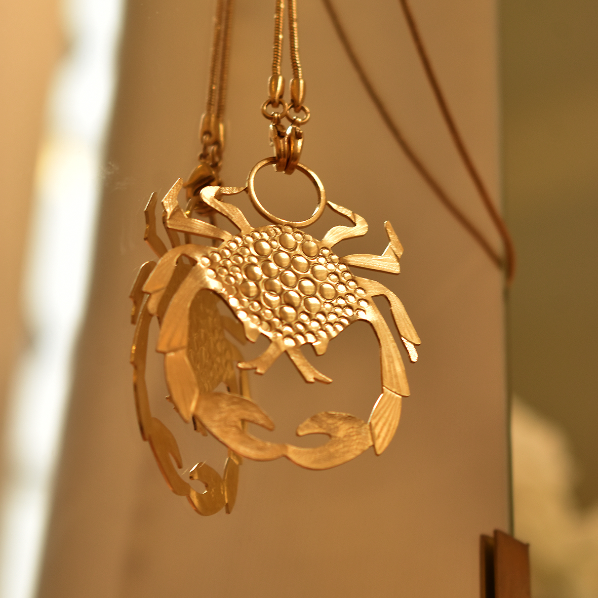 Kim Jude Crabe collier femme pendentif original