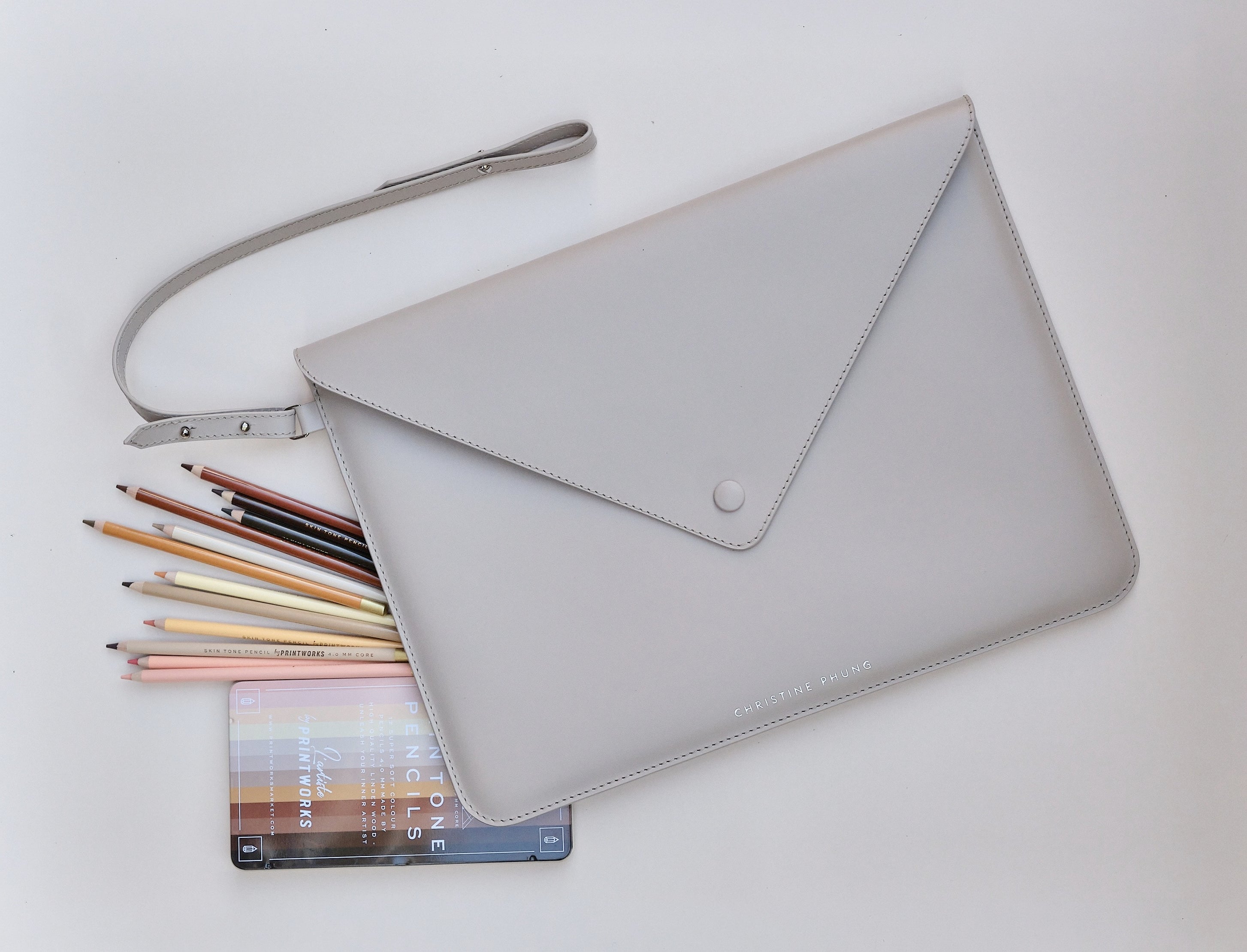 Christine Phung Enveloppe L Maripo Beige housse PC 16 pouces cuir